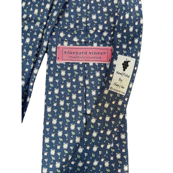 Men’s vineyard vines “happy hour” silk tie - Picture 2 of 3